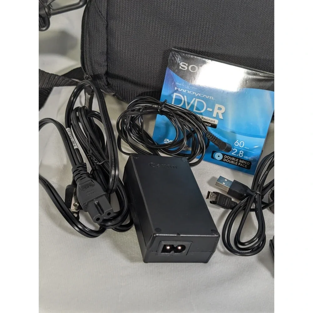 Canon DC420 DVD Camcorder Video Camera with Extras